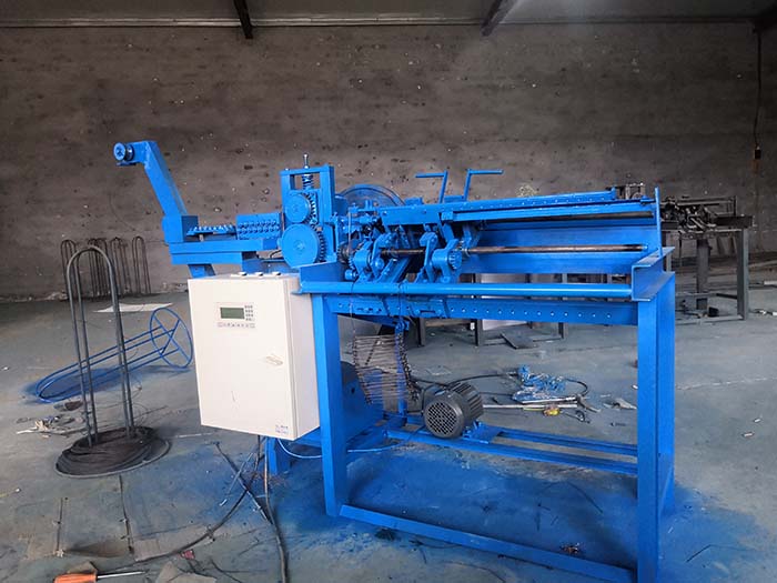 Automatic <a href=https://www.dingshengmachine.com/Double-loop-tie-wire-machine.html target='_blank'>double loop tie wire machine</a> for binding rebars wire tie machine